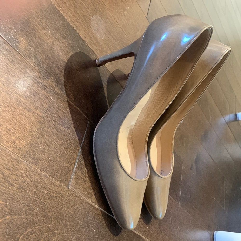 Sexy nude tan Manolo blahnik heels pumps shoes perfect for work every day